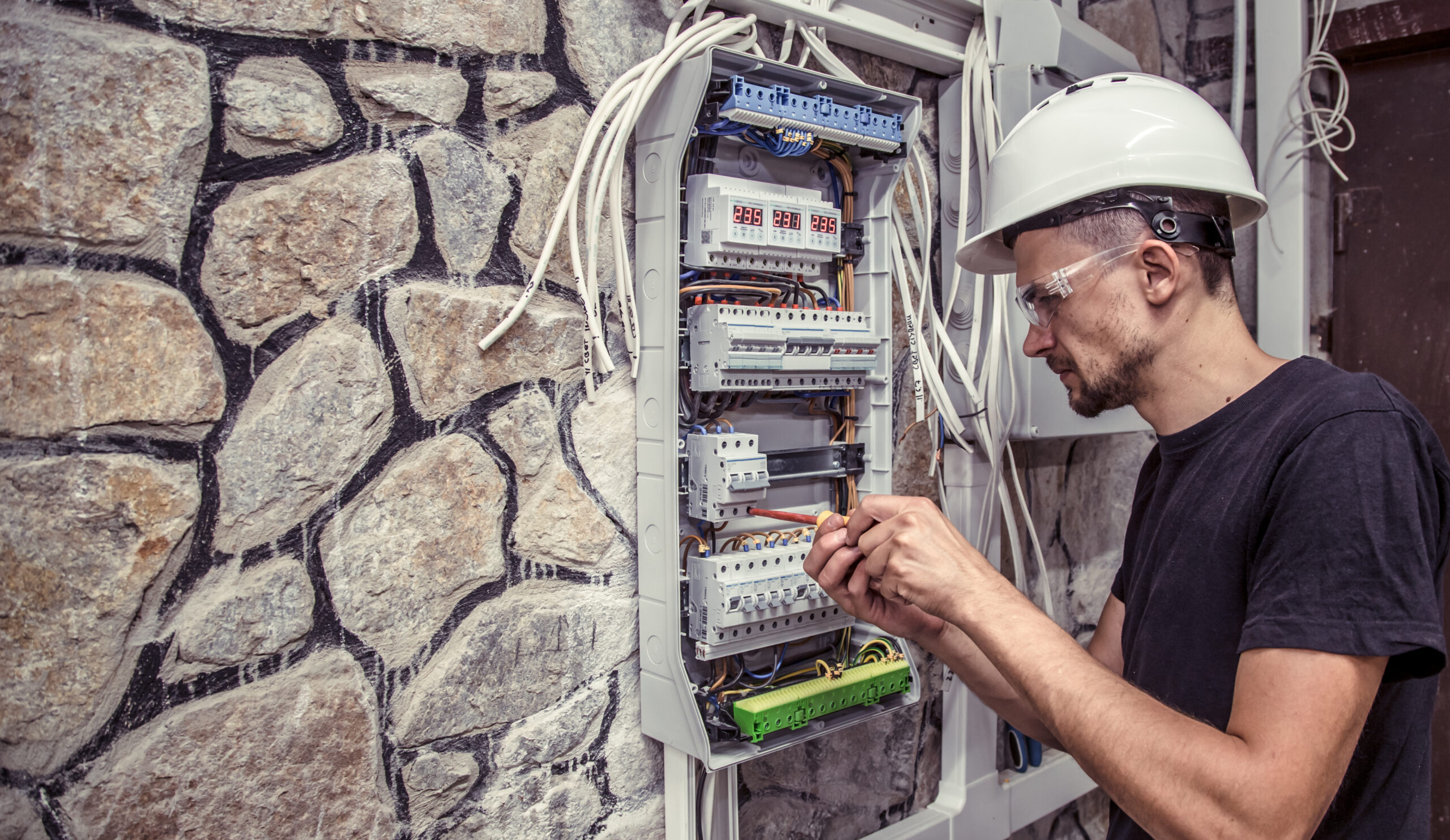 electrician in San Diego